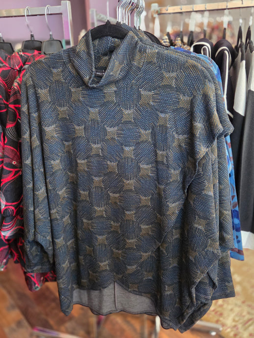Circles Mock Neck Top