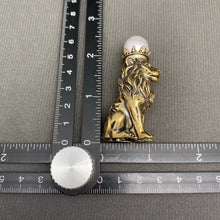 Load image into Gallery viewer, The Lion Wearing A Crown Brass Desktop Ornaments