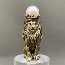 Load image into Gallery viewer, The Lion Wearing A Crown Brass Desktop Ornaments