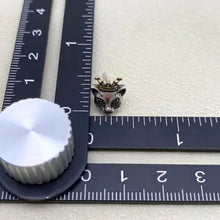 Load image into Gallery viewer, Cats with Crown Silver Plated Ear Studs