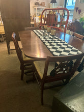 Load image into Gallery viewer, Duncan Phyfe and 4 chairs (unfinished)