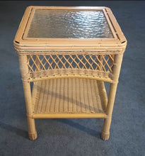 Load image into Gallery viewer, Wicker Table