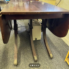 Load image into Gallery viewer, Duncan Phyfe and 4 chairs (unfinished)