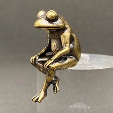 Load image into Gallery viewer, Brass Sitting Frog