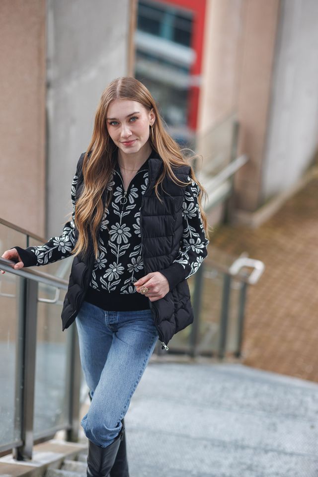 Daisy Intarsia Zip