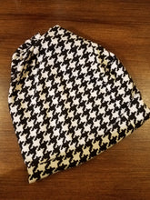 Load image into Gallery viewer, Houndstooth Print Beanie