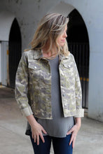 Load image into Gallery viewer, Plus Size Camo Jacket