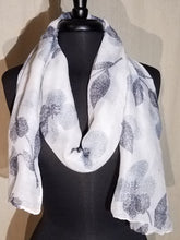 Load image into Gallery viewer, Flower Print Scarf
